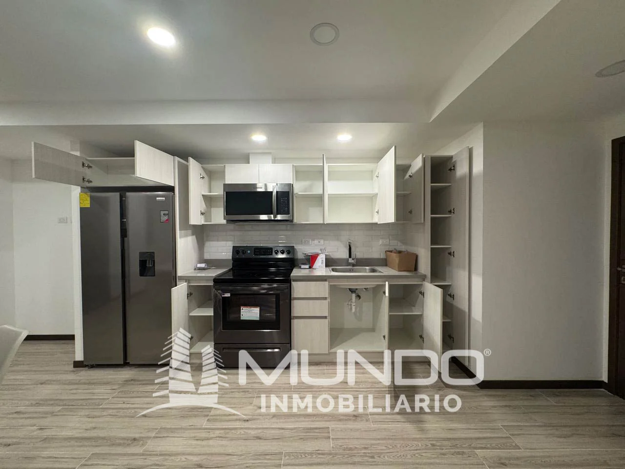 Departamento de 1 dormitorio amueblado, 74m², en Alquiler en Zona 10, Ciudad de Guatemala
