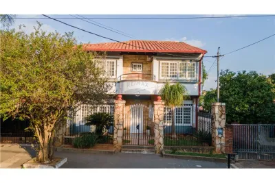 4-Bedroom House for Sale in San Antonio, Lambaré