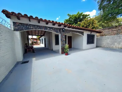 Casa de 4 dormitorios en Venta en Central, Mariano Roque Alonso