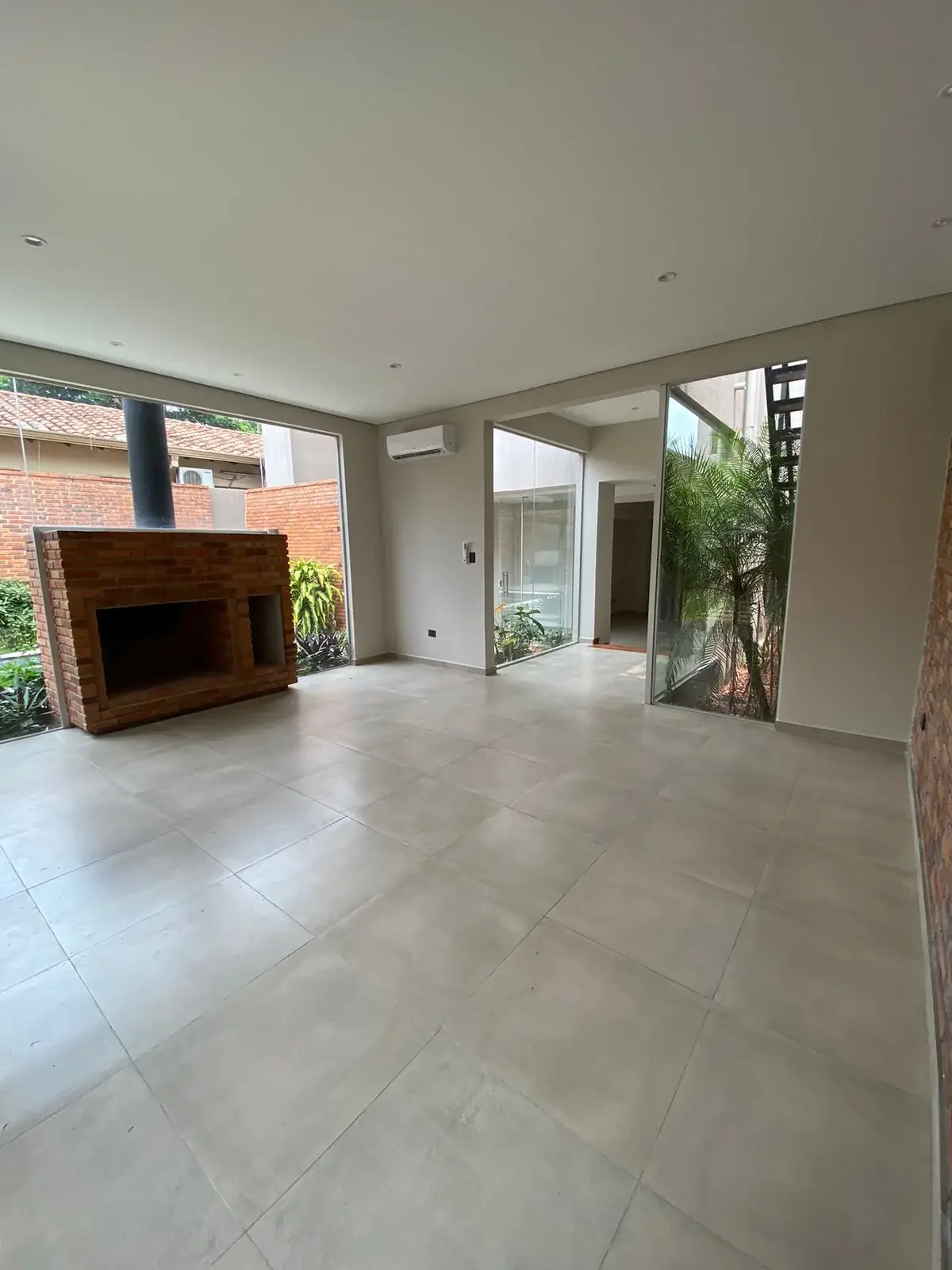 Gran residencia con iluminación natural en Mburucuyá - Image 12