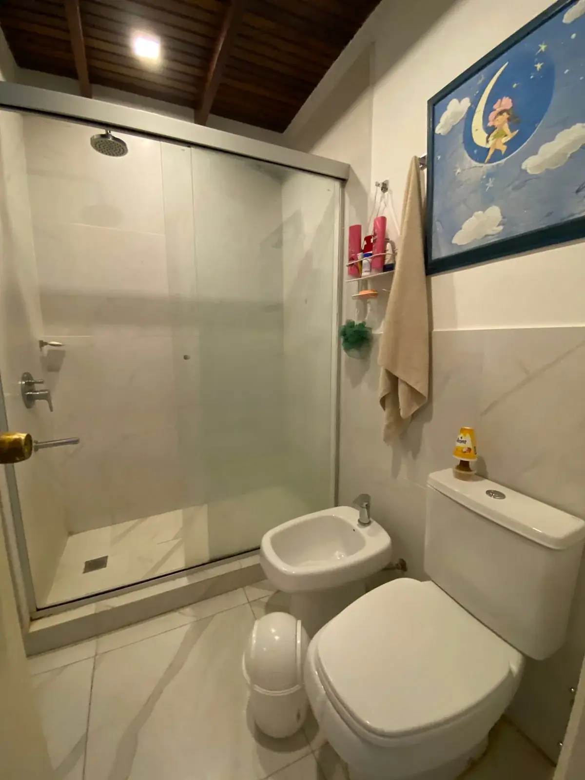 Vendo amplia casa con 3 habitaciones en suite Barrio Las Mercedes - Image 14