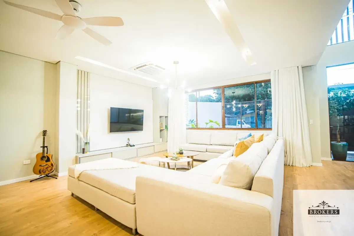 4-Bedroom House for Sale in Laurelty, Luque - Image 13
