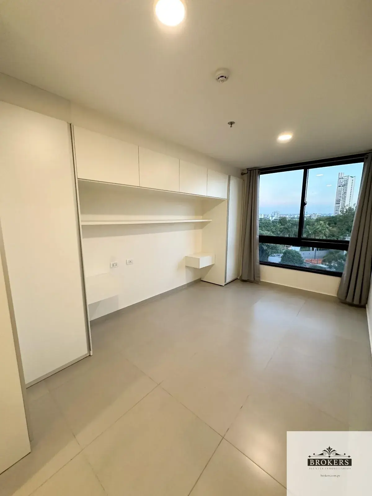 2-Bedroom Apartment for Rent in San Jorge, Asunción - Image 9