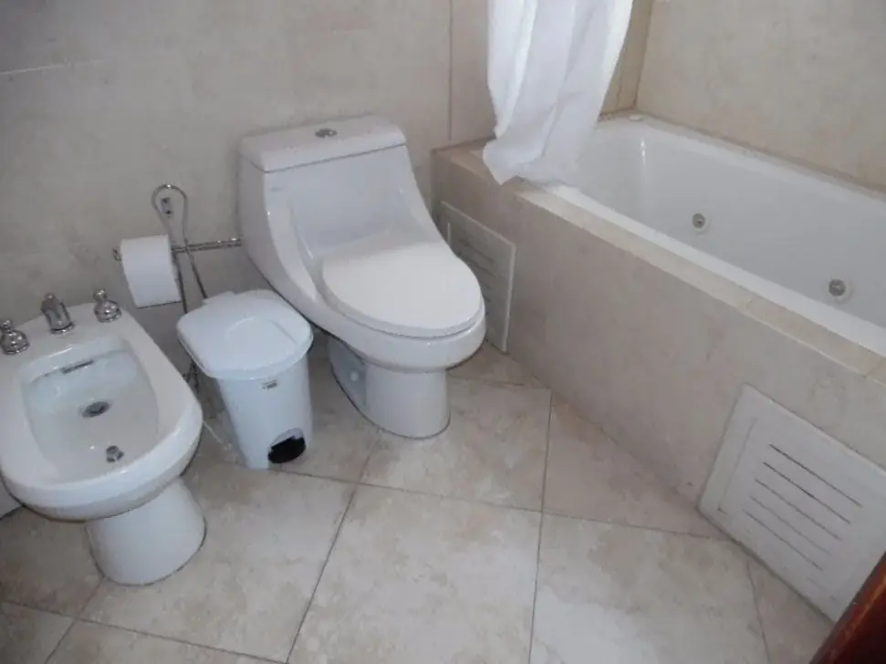 Departamento de 2 dormitorios amueblado, 120m², en Alquiler en Zona 10, Ciudad de Guatemala - Image 6