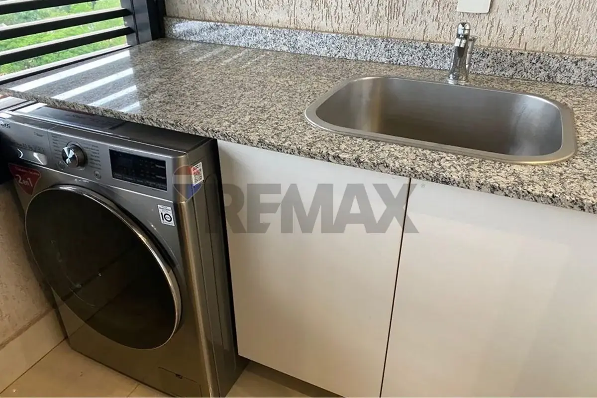 2-Bedroom Apartment in Eminent Building, 105m², for Rent in Ycuá Satí, Asunción - Image 2