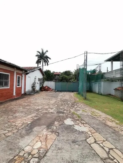 10-Bedroom House for Sale in San Vicente, Lambaré
