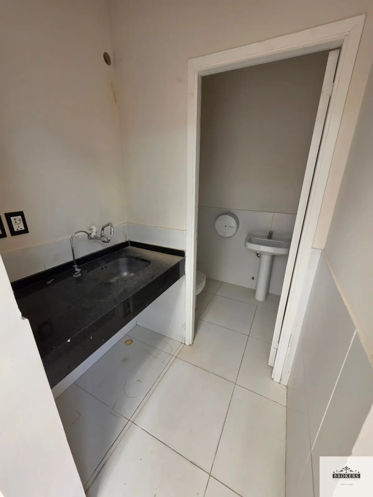 Local Comercial de 148m² en Alquiler en Recoleta, Asunción - Image 14
