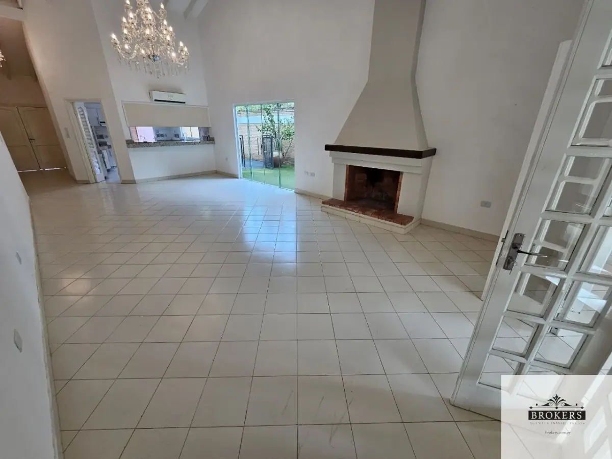 Casa de 3 dormitorios en Venta en Cuarto Barrio, Luque - Image 7