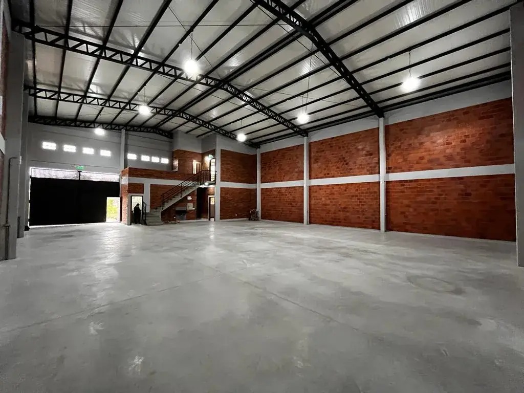 Local Comercial de 400m² en Venta en Defensores del Chaco, Mariano Roque Alonso - Image 9