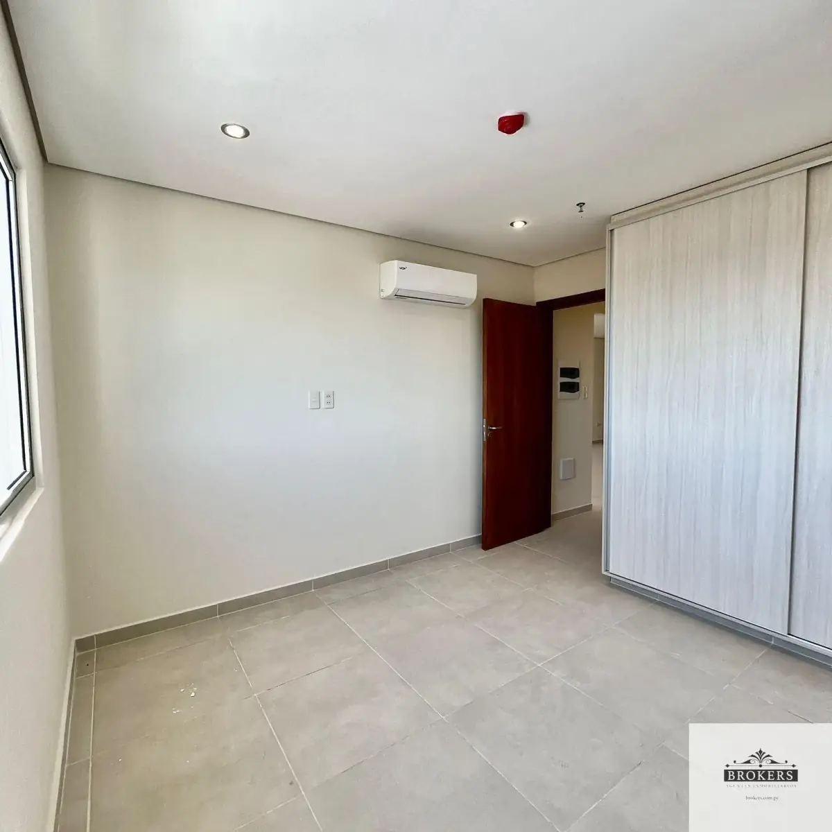 Departamento de 2 dormitorios en Venta en Jara, Lambaré - Image 10