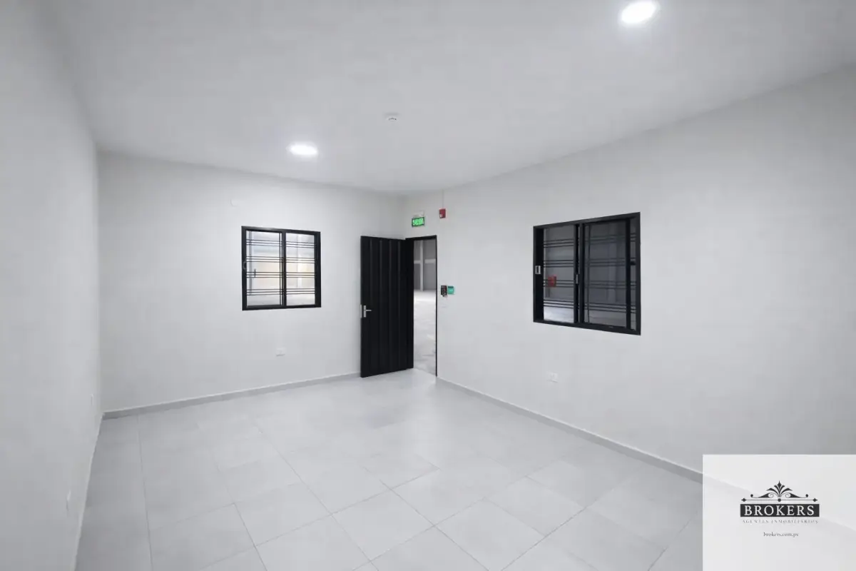 Commercial Space of 853m² for Rent in Monseñor Bogarín, Mariano Roque Alonso - Image 8