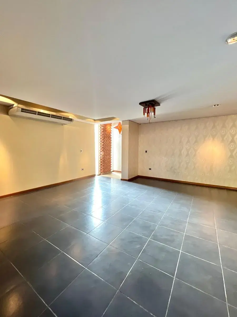 Casa de 5 dormitorios en Venta en Mburicaó, Asunción - Image 8