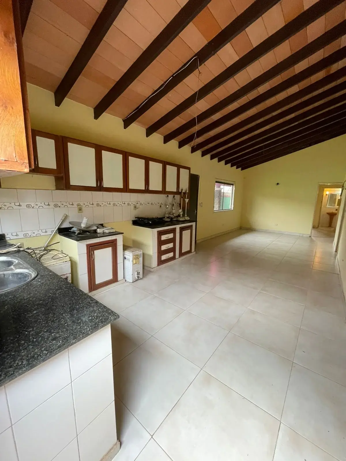 OFERTA! AMPLIA CASA EN BARRIO SANTA MARÍA - Z/ FRIGORÍFICO GUARANÍ - Image 5