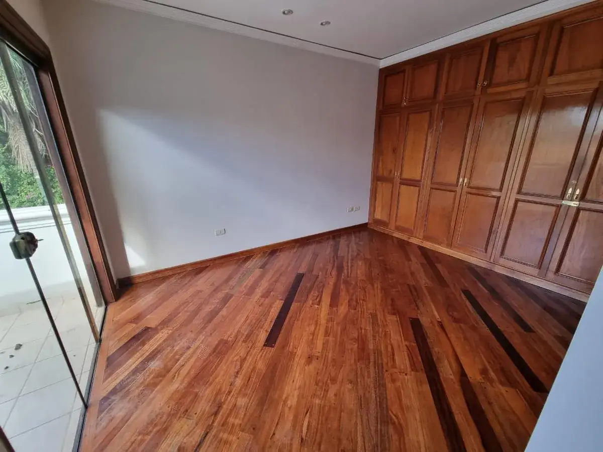 Casa de 5 dormitórios à Venda em Carmelitas, Assunção - Image 4