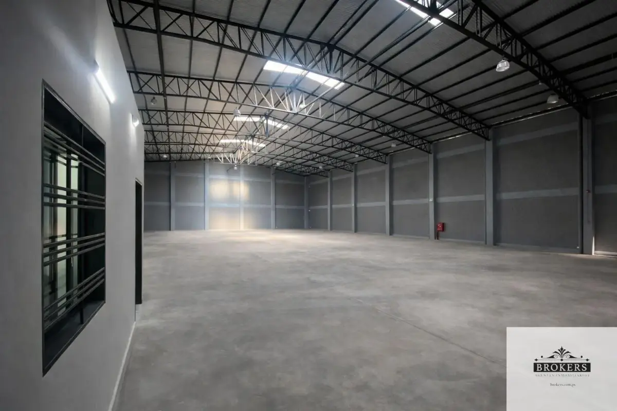 Commercial Space of 853m² for Rent in Monseñor Bogarín, Mariano Roque Alonso - Image 9