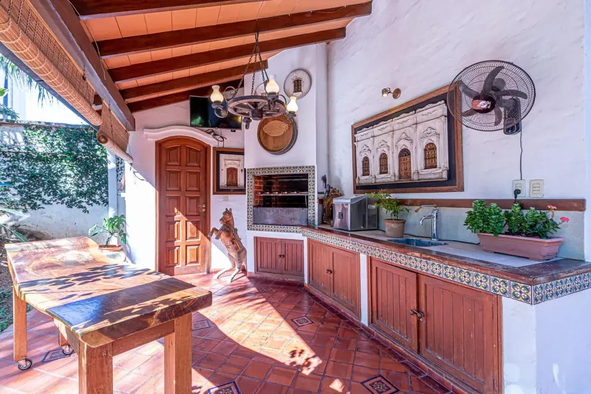 4-Bedroom House for Sale in Carmelitas, Asunción - Image 2