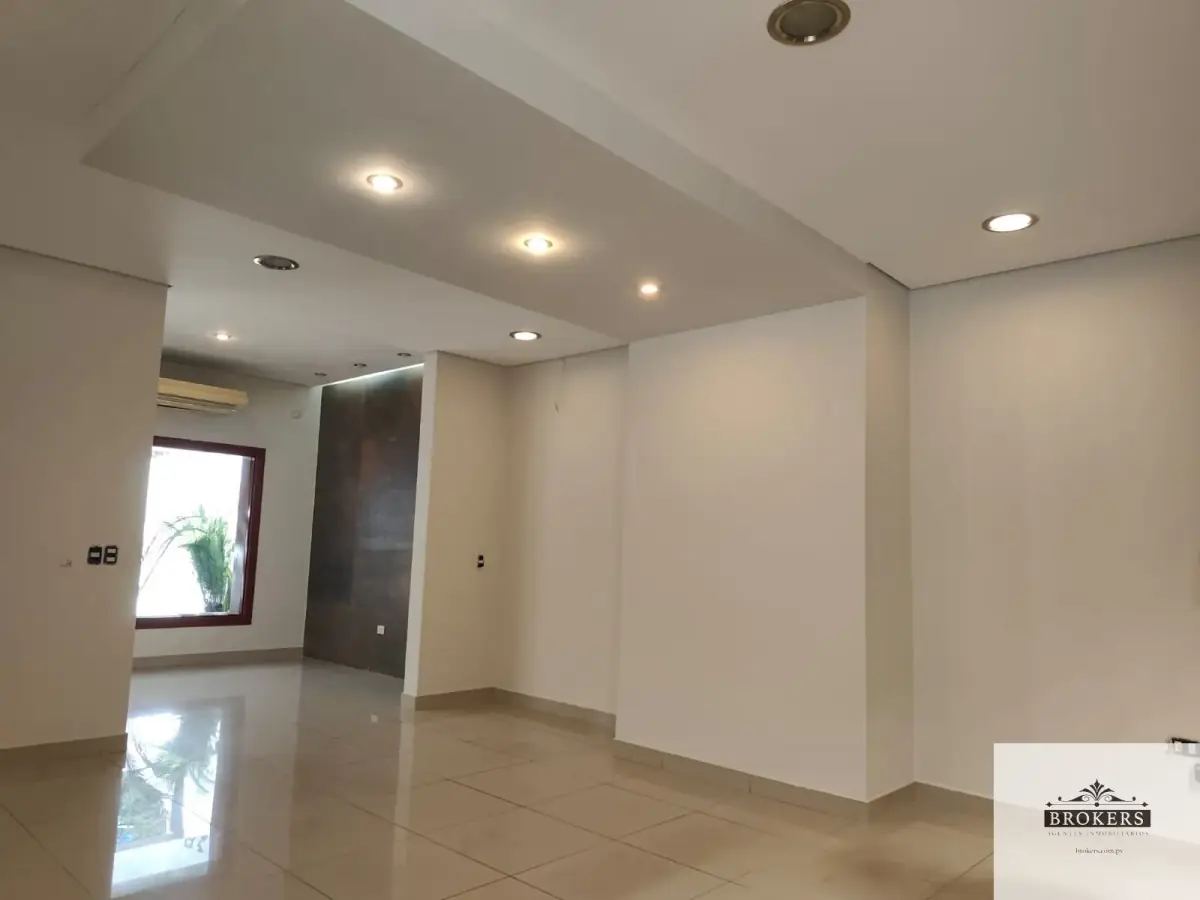 Casa de 8 dormitorios en Venta en Recoleta, Asunción - Image 4