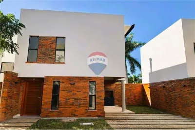 2-Bedroom House for Sale in Loma Merlo, Luque