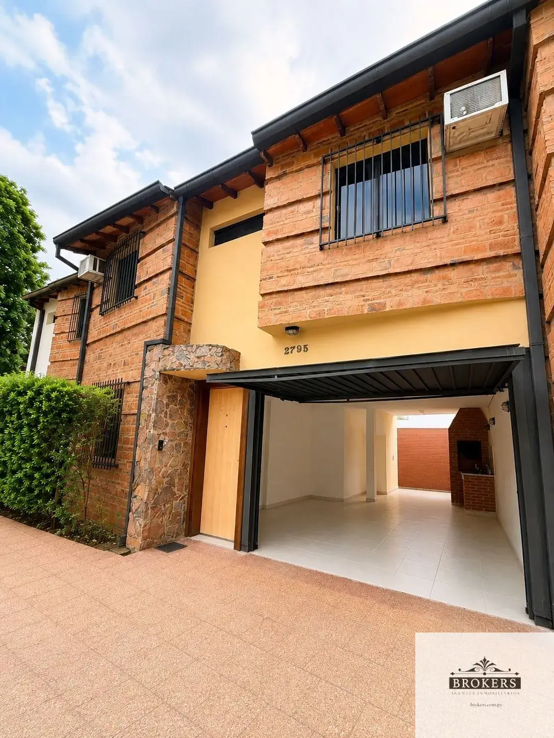 Casa de 3 dormitorios en Alquiler en Ycuá Satí, Asunción - Image 2