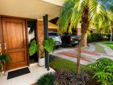 Casa de 5 dormitorios en Venta en Ycuá Satí, Asunción