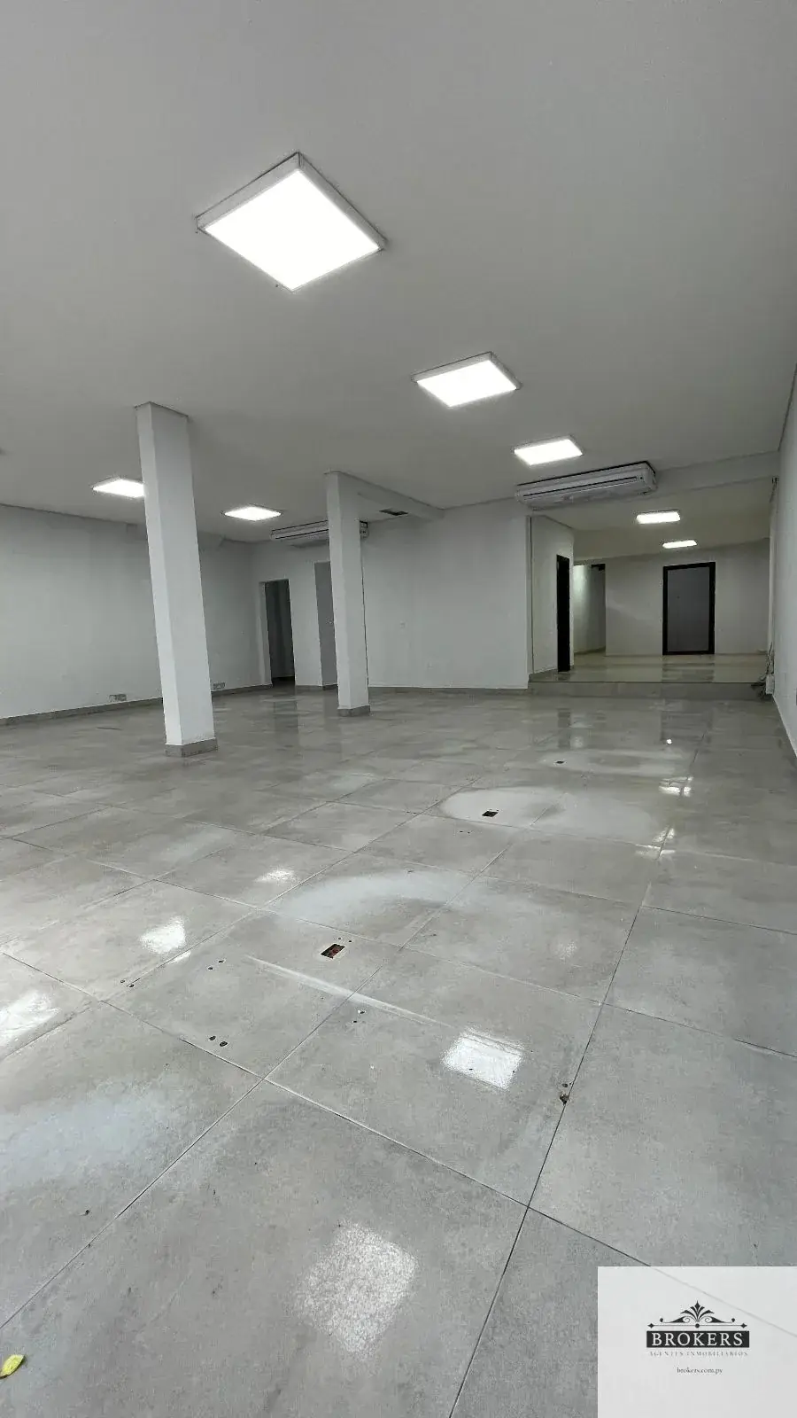 Retail Space of 550m² for Rent in Lambaré - Image 4