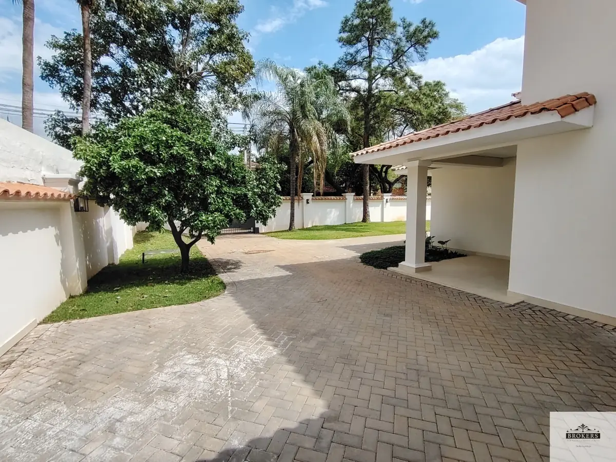 Casa de 5 dormitorios en Alquiler en Mariscal Estigarribia, Asunción - Image 14