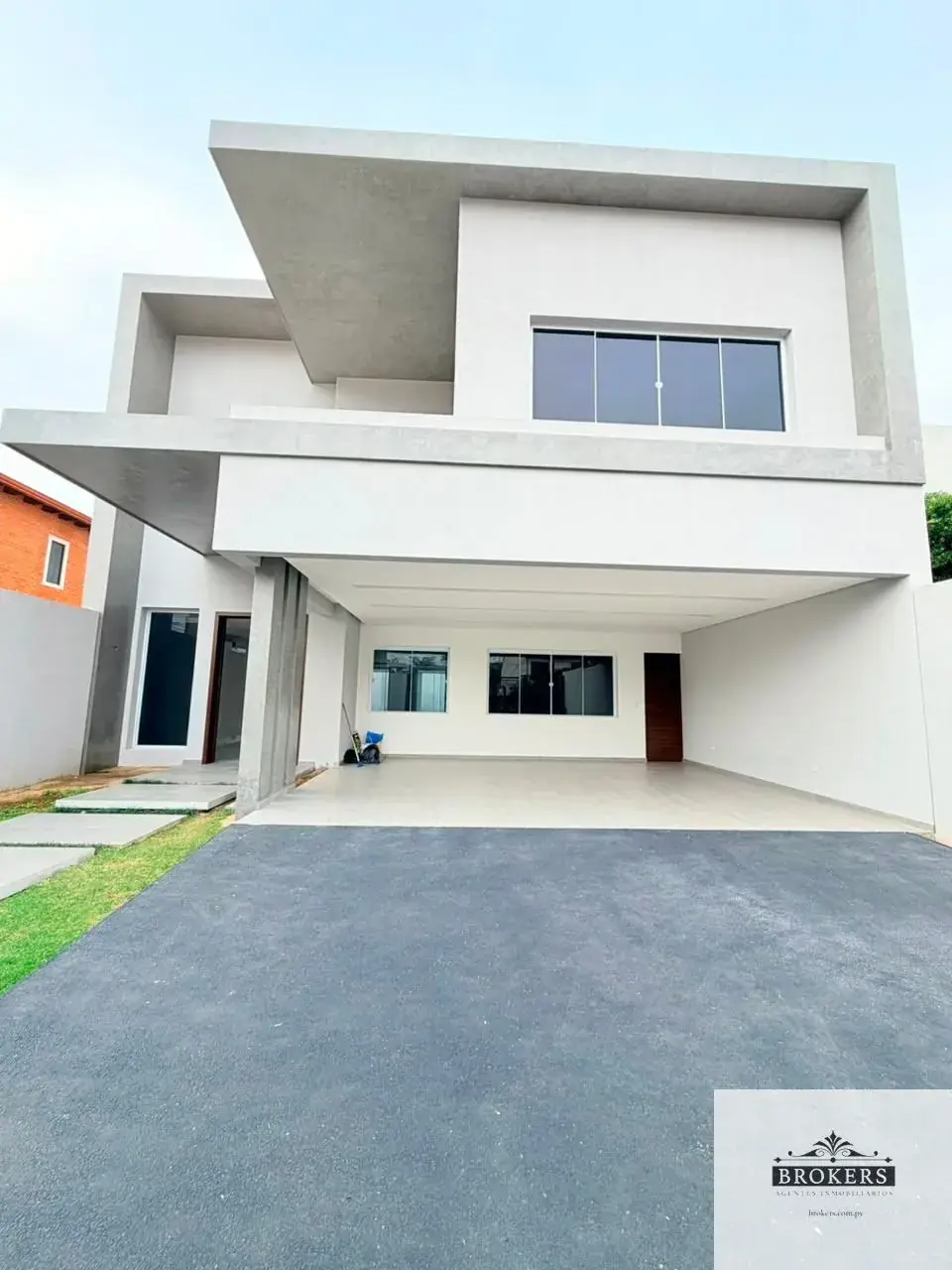 5-Bedroom House for Sale in Herrera, Asunción - Image 4