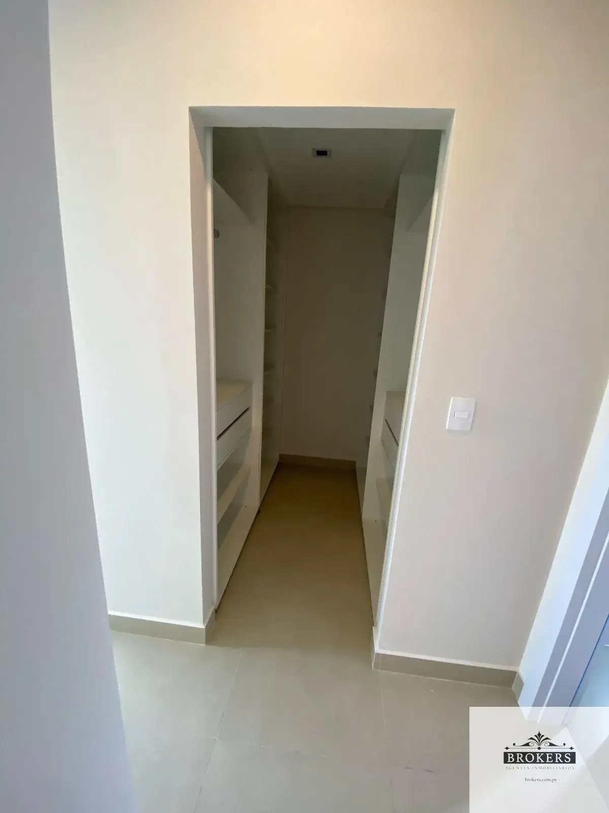 Apartamento de 2 dormitórios à Venda em Madame Lynch, Assunção - Image 10