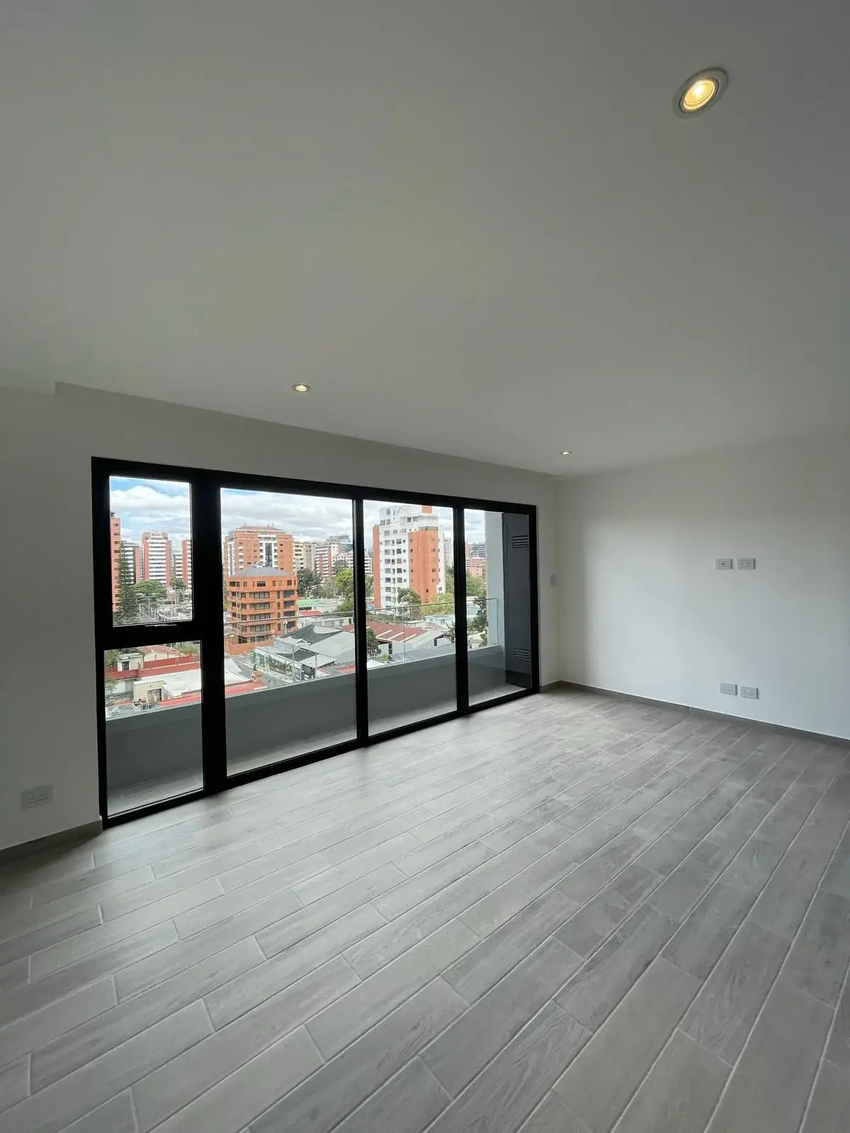 Apartamento de 3 quartos, 100m², para Aluguel na Zona 10, Cidade da Guatemala - Image 9