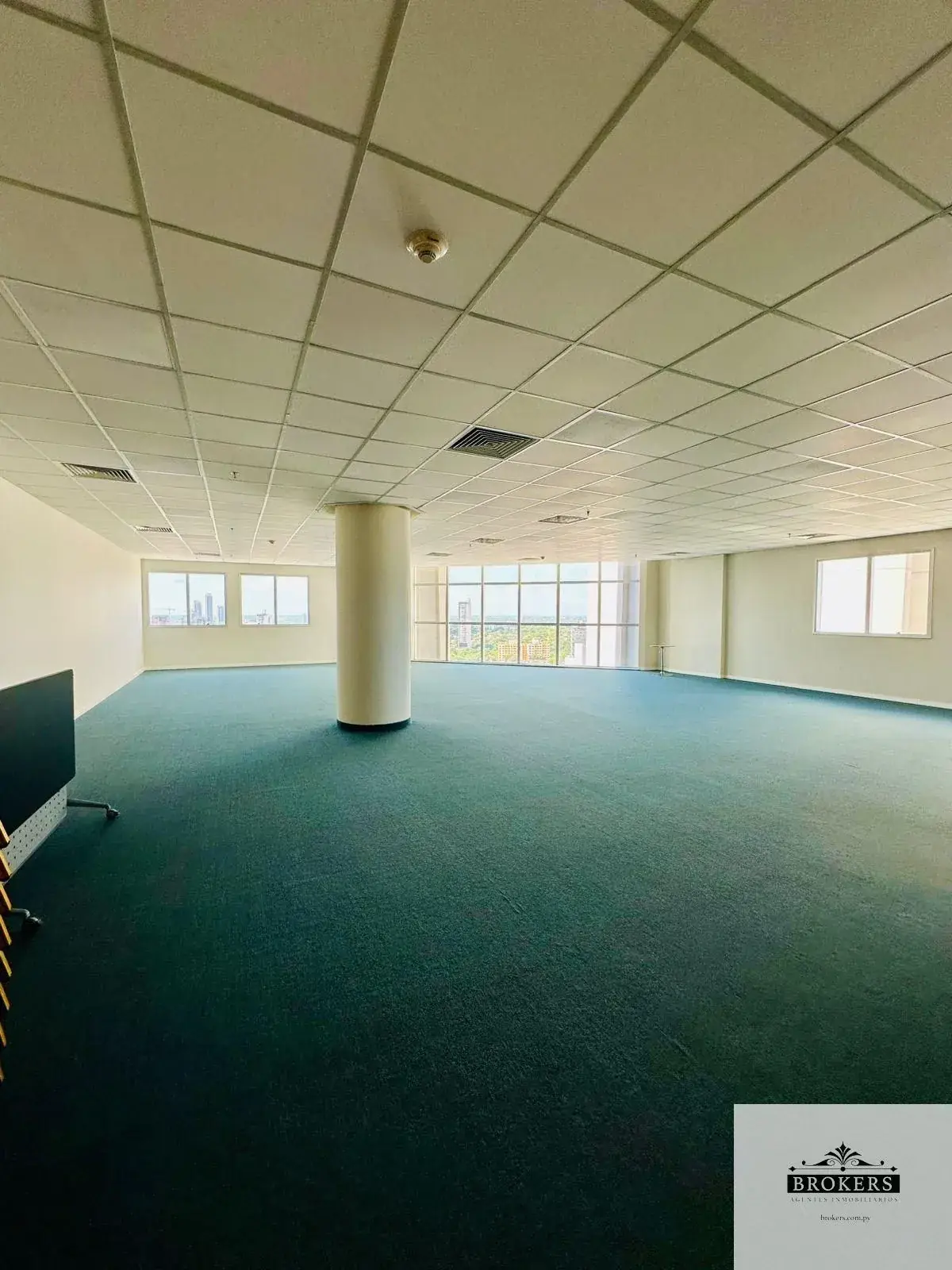 Office of 240m² for Rent in Ycuá Satí, Asunción - Image 8