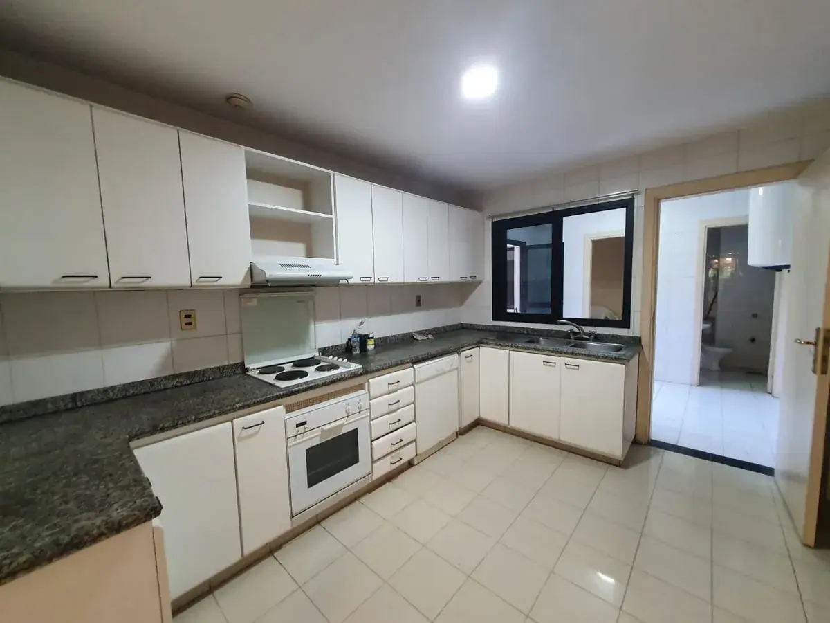 2-Bedroom Apartment for Sale in Carmelitas, Asunción - Image 18
