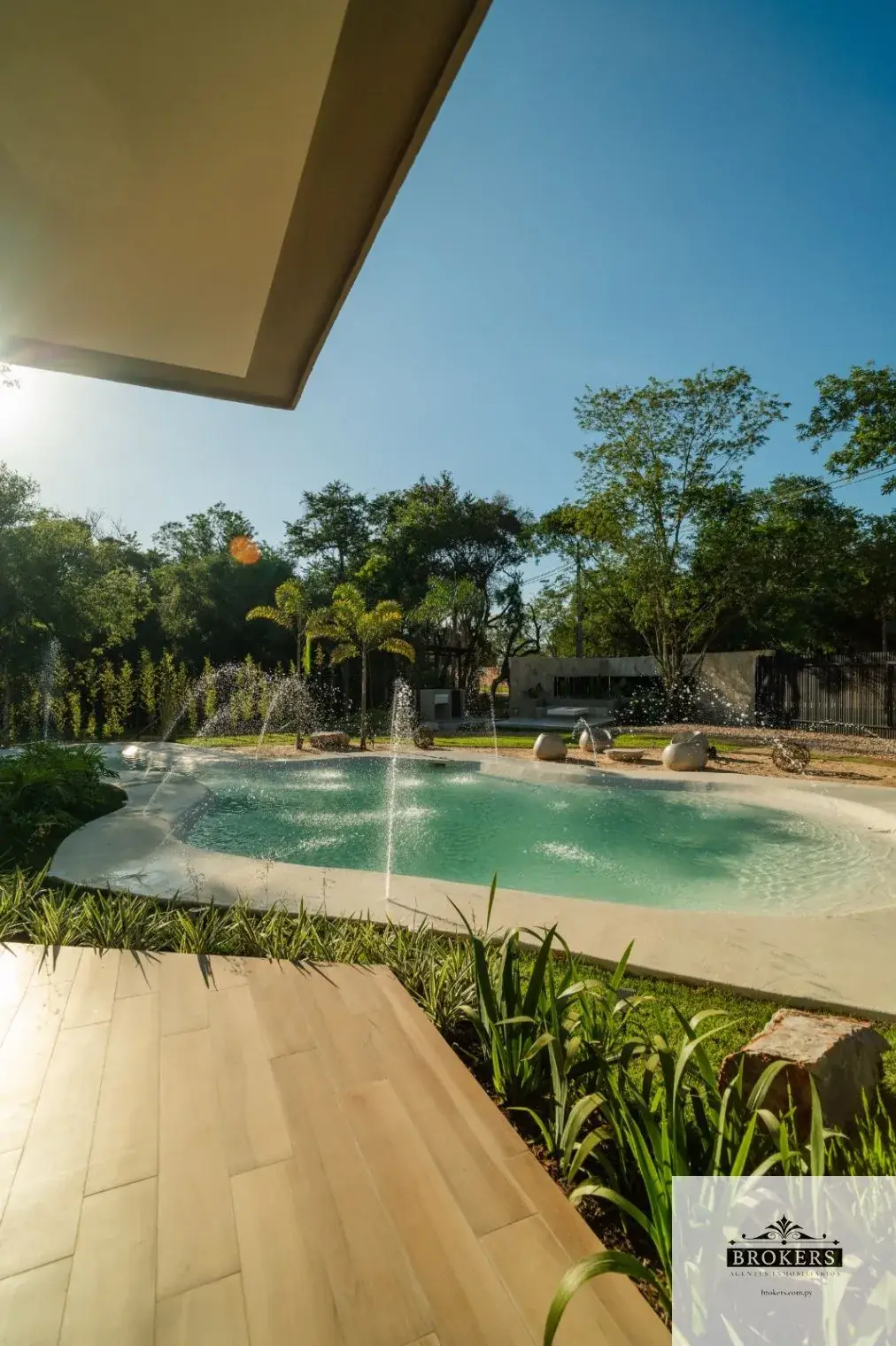 5-Bedroom House for Sale in Cristobal Colon, San Bernardino - Image 3