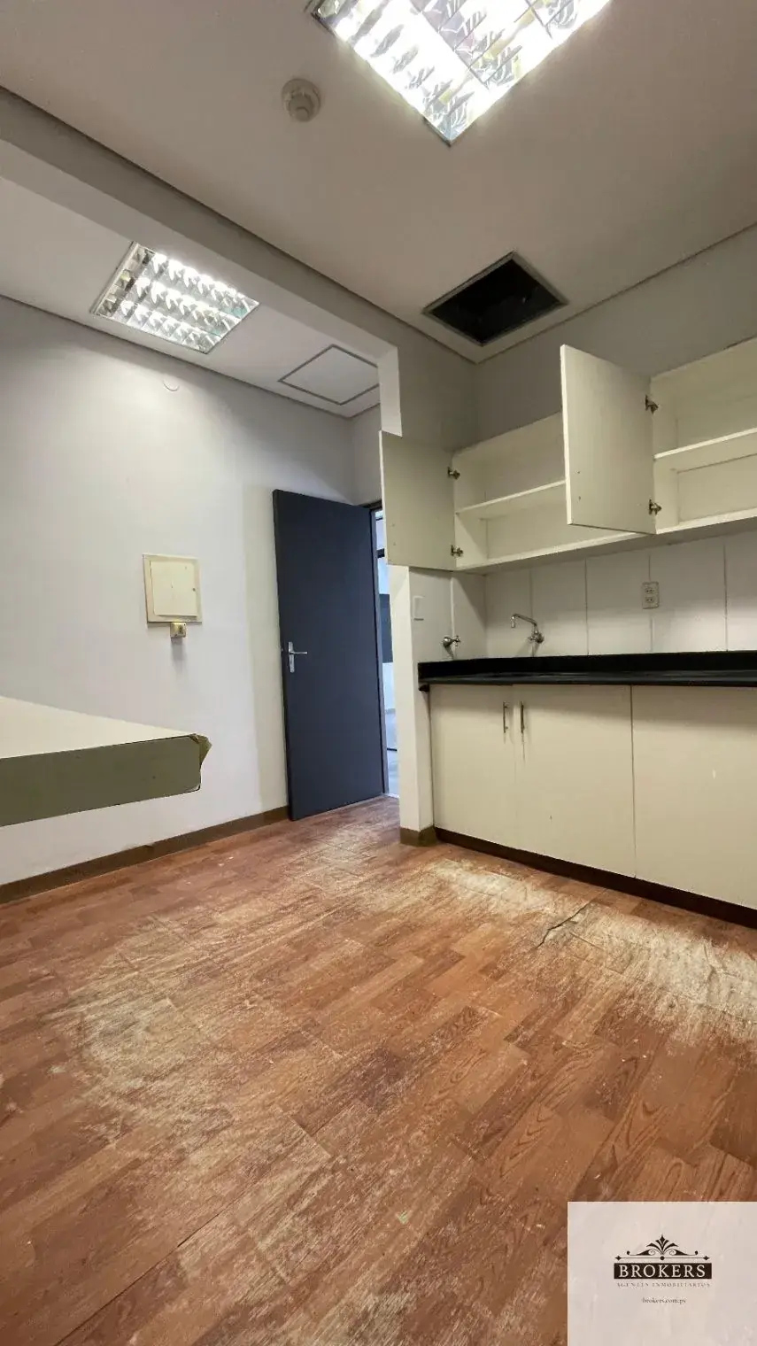 Retail Space of 550m² for Rent in Lambaré - Image 6