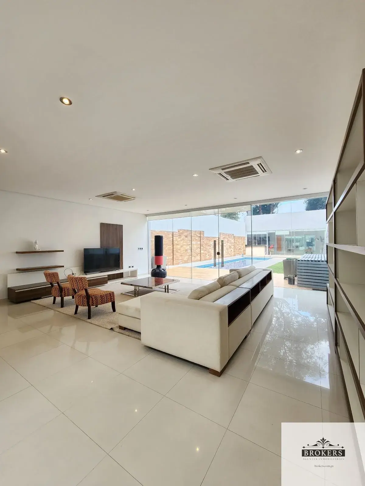 Casa de 3 dormitorios en Venta en Ycuá Satí, Asunción - Image 6