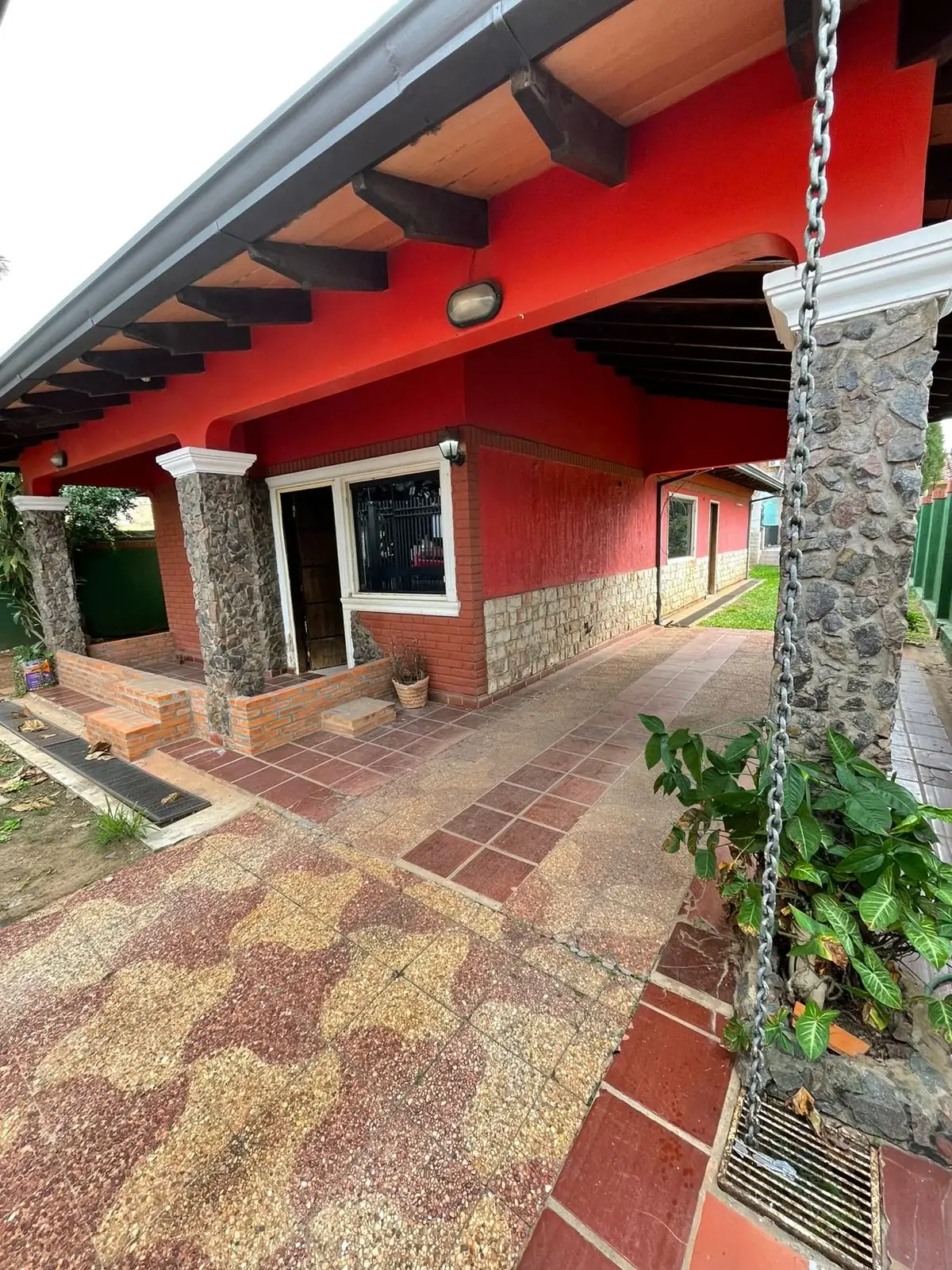 OFERTA! AMPLIA CASA EN BARRIO SANTA MARÍA - Z/ FRIGORÍFICO GUARANÍ