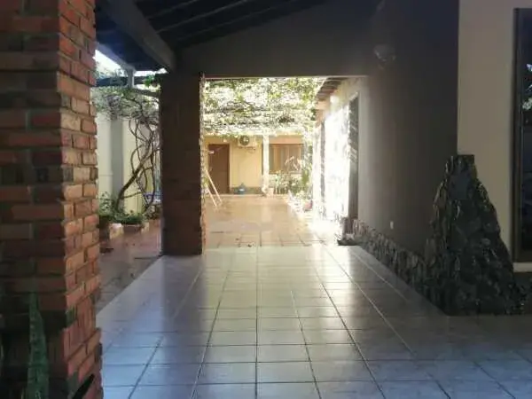 Casa de 5 dormitorios en Venta en Tres Bocas, Fernando de la Mora - Image 3