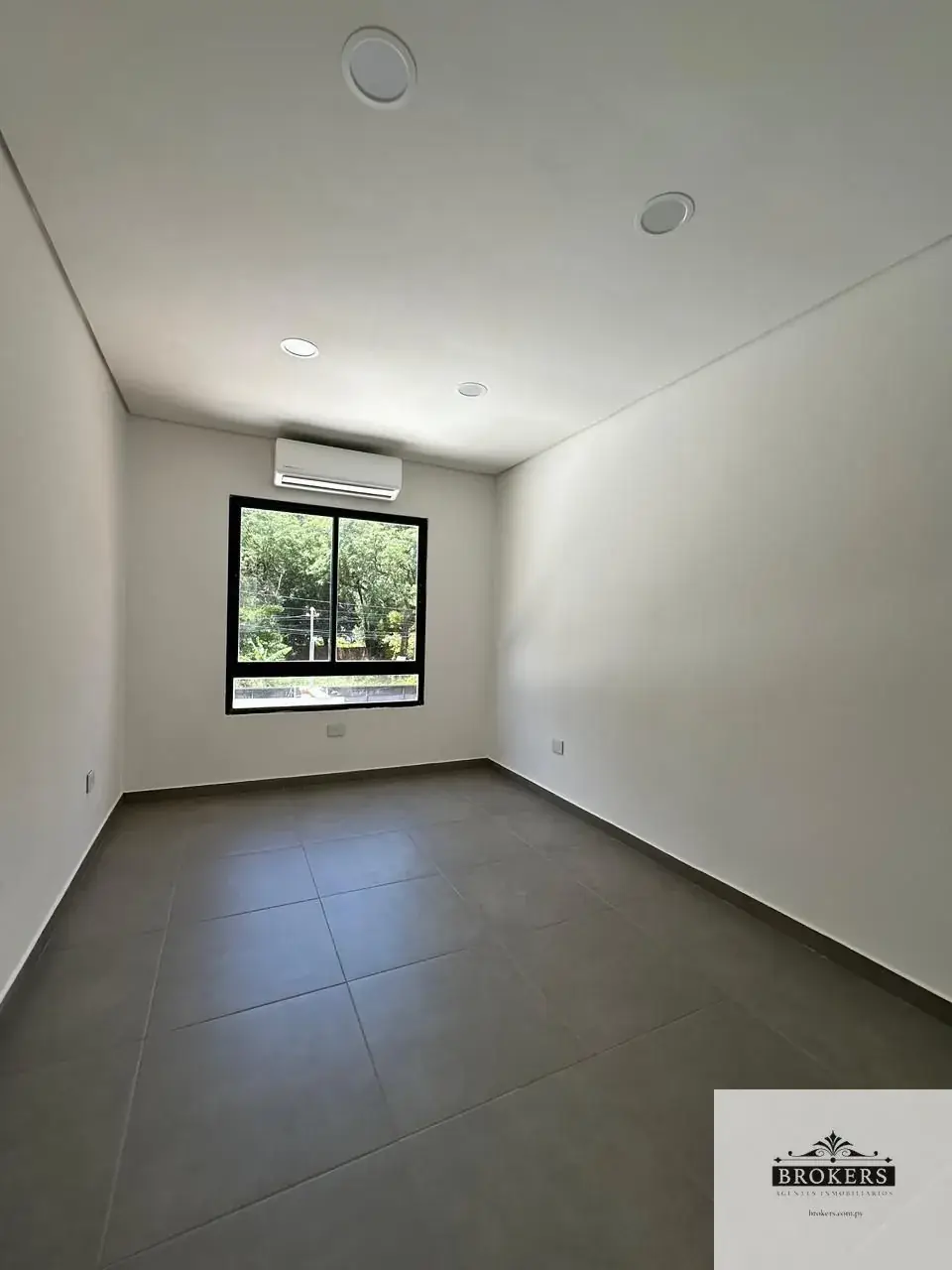 Casa de 3 dormitorios en Venta en Primer Barrio, Luque - Image 11