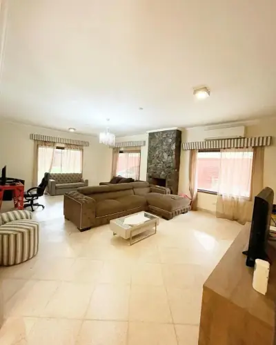 Oferta de residencia con 700m2 de terreno en fdo de la mora - z/ sur