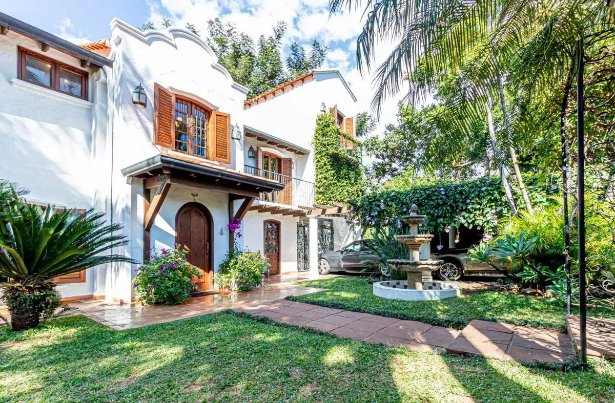 4-Bedroom House for Sale in Carmelitas, Asunción - Image 9