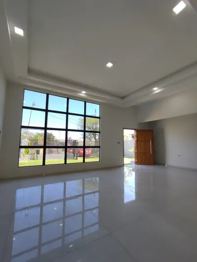 Casa de 3 dormitorios en Venta en Arecayá, Mariano Roque Alonso