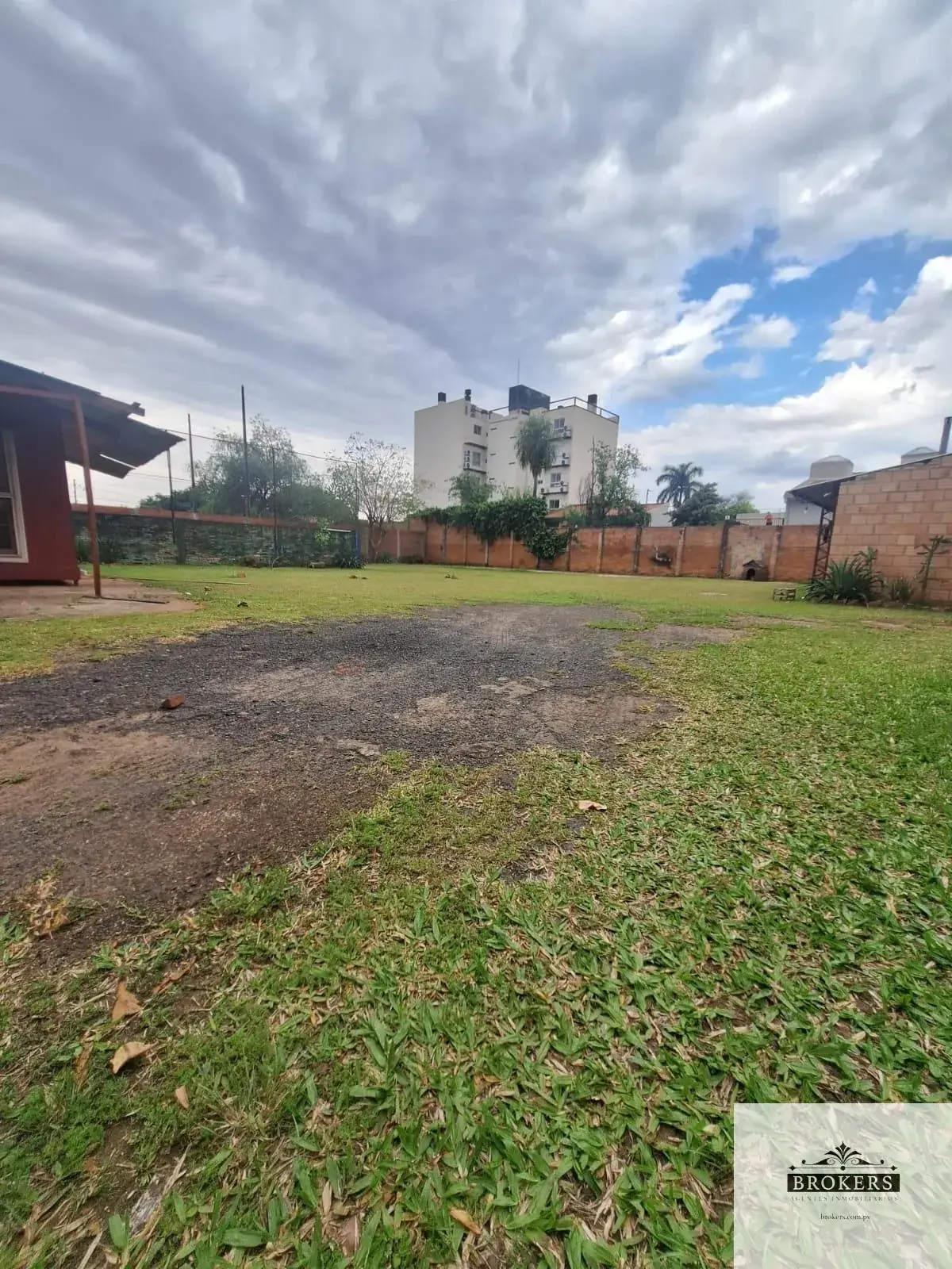 Terreno de 1,080m² en Venta en San Jorge, Asunción - Image 3