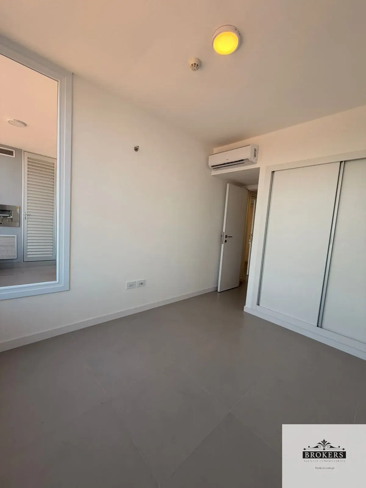 1-Bedroom Apartment for Sale in Jara, Asunción - Image 9