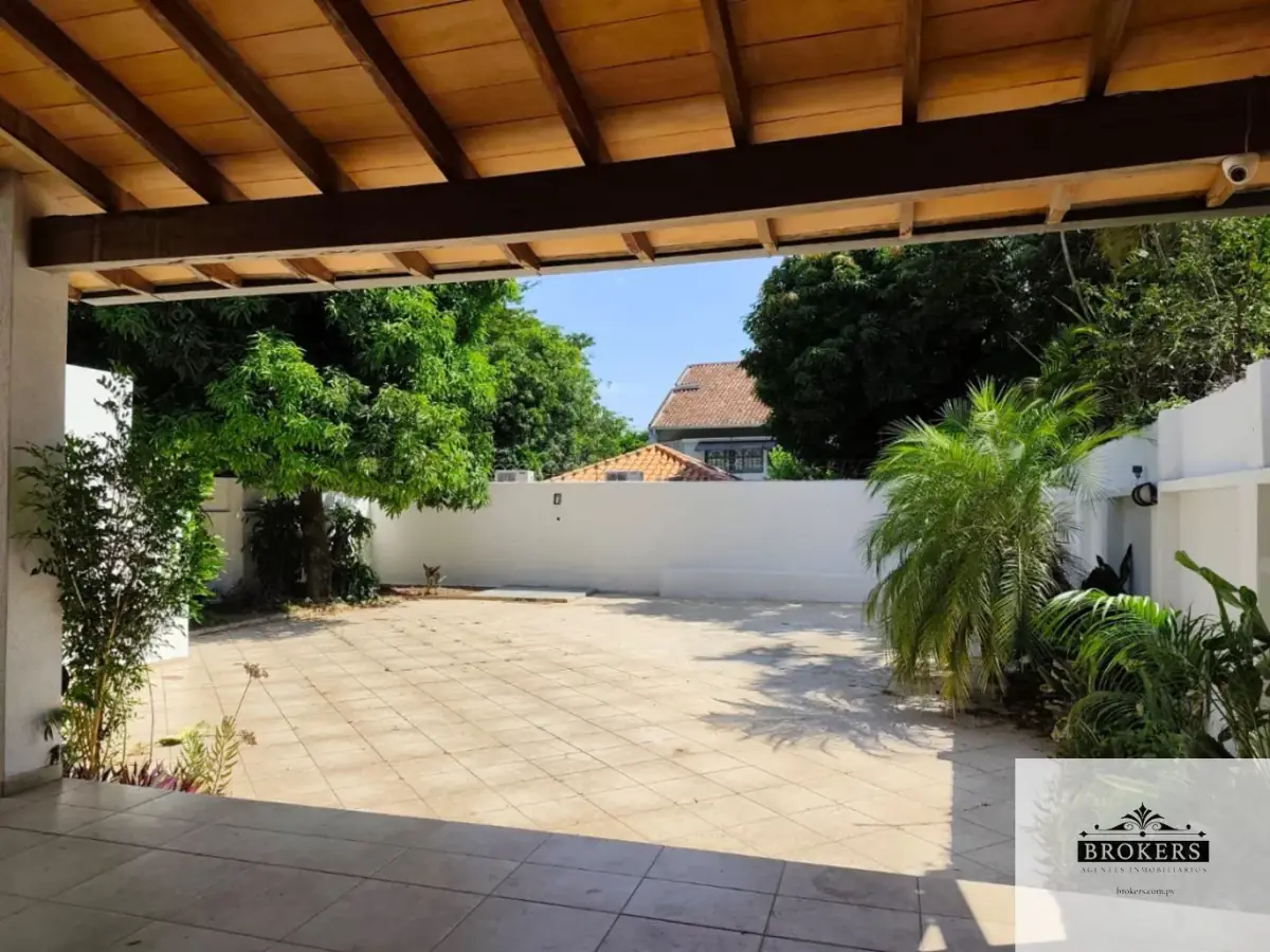 Casa de 8 dormitorios en Venta en Recoleta, Asunción - Image 12