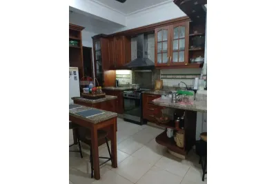 Casa de 5 dormitorios en Venta en Florida, San Lorenzo