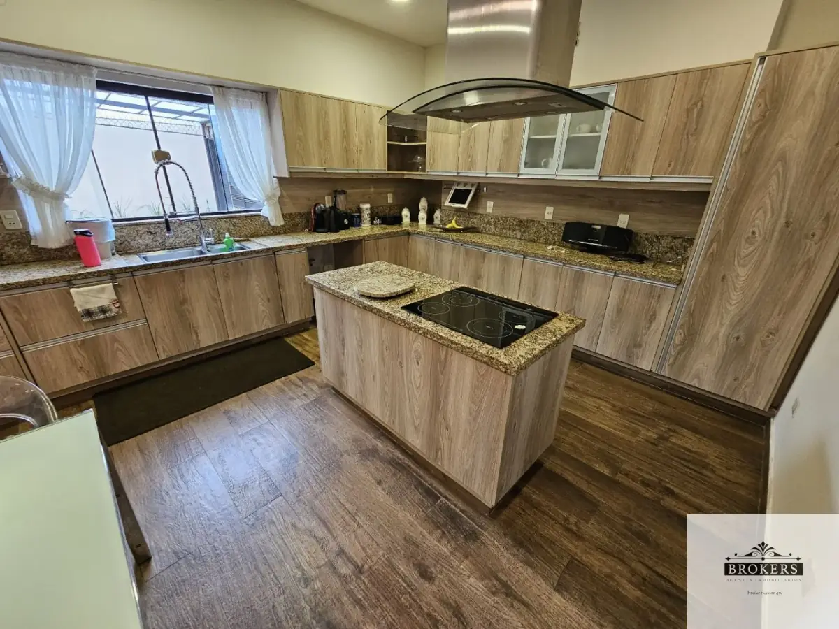 3-Bedroom House for Sale in Recoleta, Asunción - Image 9