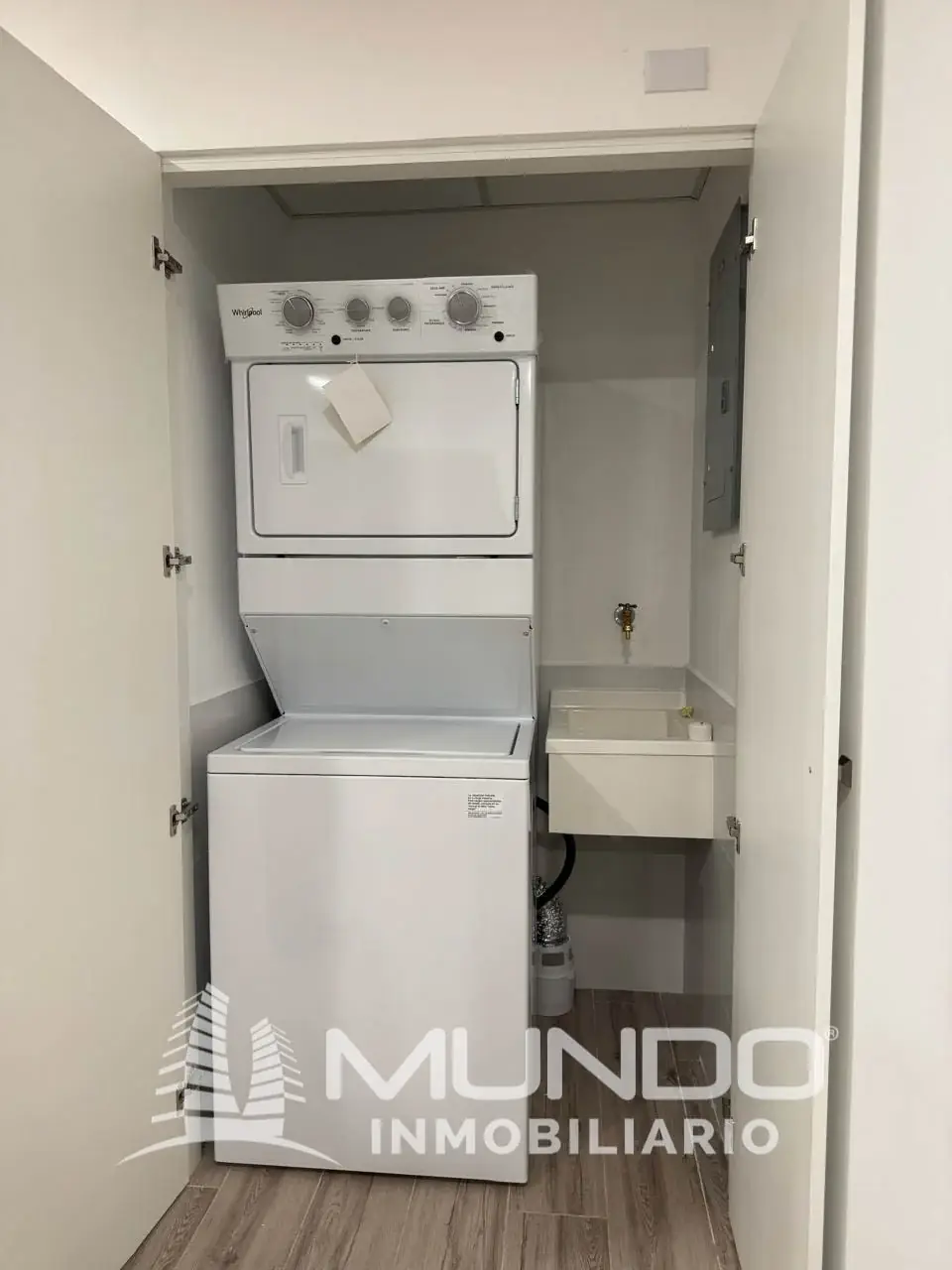 Departamento de 1 dormitorio amueblado, 74m², en Alquiler en Zona 10, Ciudad de Guatemala - Image 4
