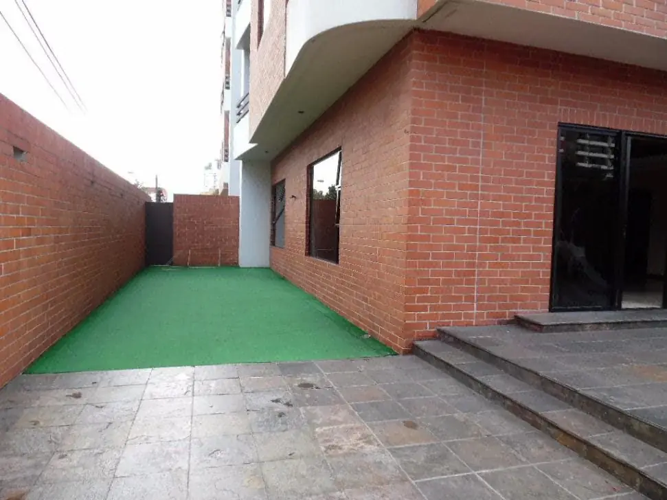 Departamento de 2 dormitorios amueblado, 120m², en Alquiler en Zona 10, Ciudad de Guatemala - Image 2