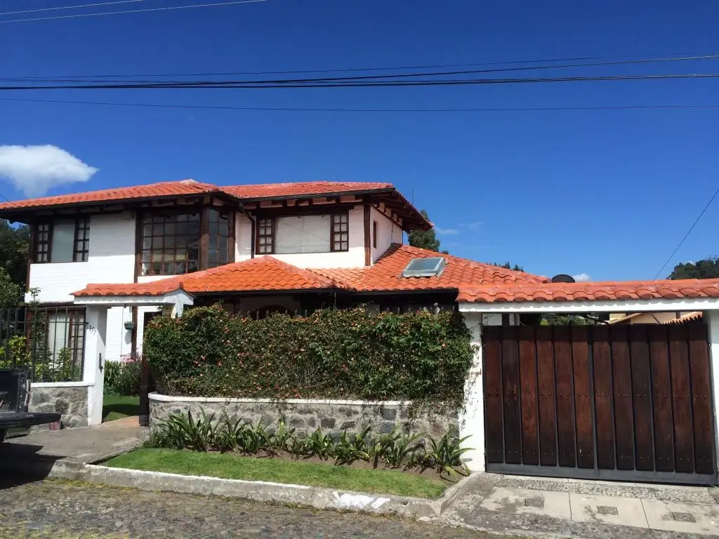 Casa de 3 dormitorios en casa, 250m², en Venta en Urbanización Los Chillos, Sangolqui - Image 2