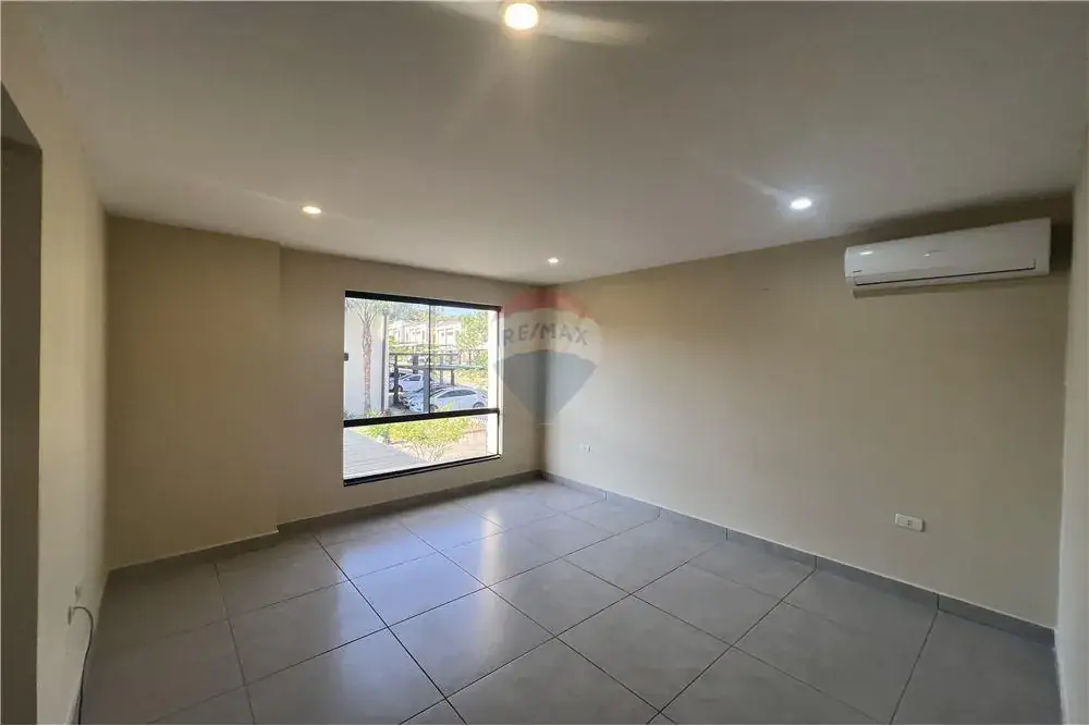 Departamento de 3 dormitorios en Venta en Cuarto Barrio, Luque - Image 4
