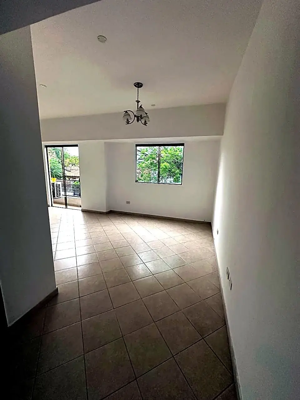 4-Bedroom House for Sale in Bernardino Caballero, Asunción - Image 9